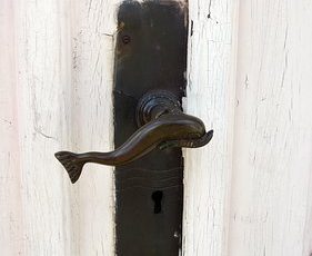 Rusty_Keys_Door-2348305__340